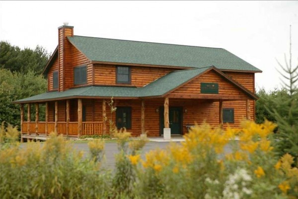 [Image: Executive Vacation Home - Chippewa Valley - White's Wildwood]