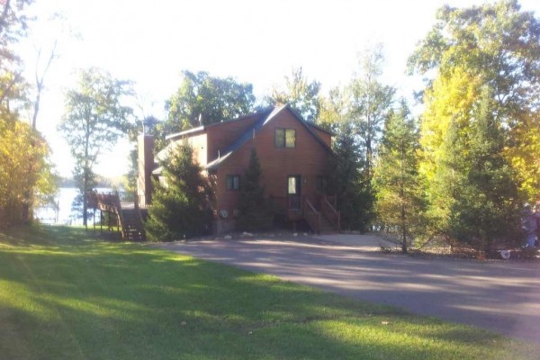 [Image: Small or Large Groups, Beautiful Three Level Chalet.]