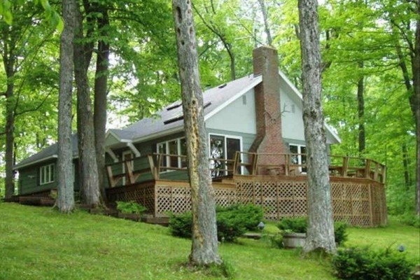 [Image: Perfect Family Cottage on Hayward's Premier Lake with Unlimited Outdoor Activity]
