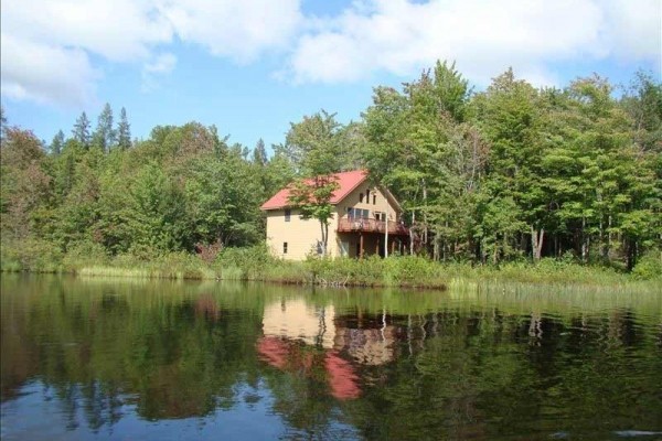 [Image: Otterdaway Year Round Vacation Lake Cabin Rental]