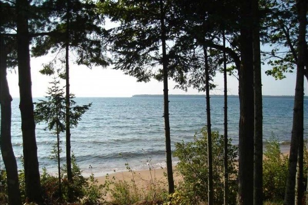 [Image: Sunny Big Bay Lake Front W/Beach/$400-$600/Day/VRBO Rates Wrong Plz Contact]