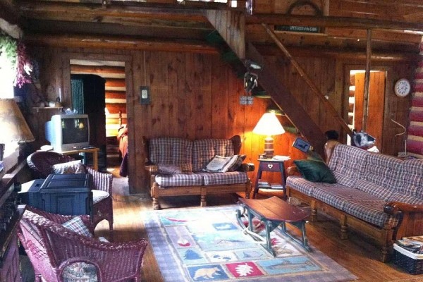 [Image: Historic Log Cabin on Beautiful, Private Lake of the Falls]