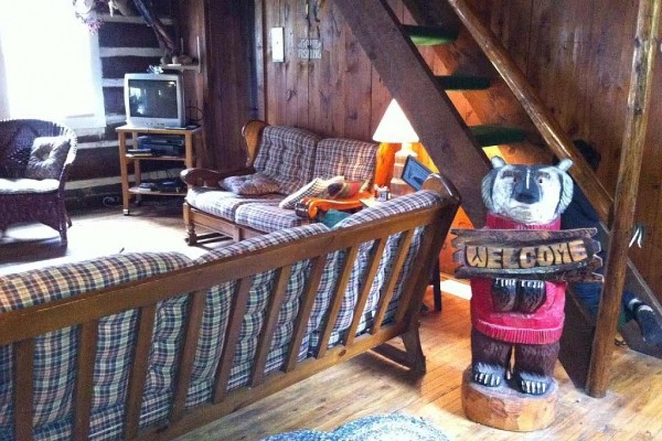 [Image: Historic Log Cabin on Beautiful, Private Lake of the Falls]