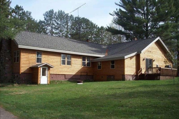 [Image: Turtle Flambeau Flowage Family Retreat with Bar]