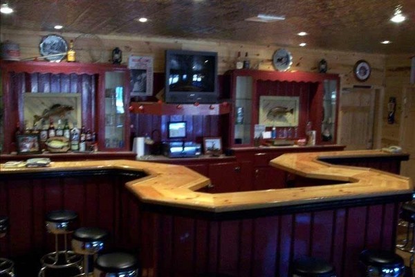 [Image: Turtle Flambeau Flowage Family Retreat with Bar]