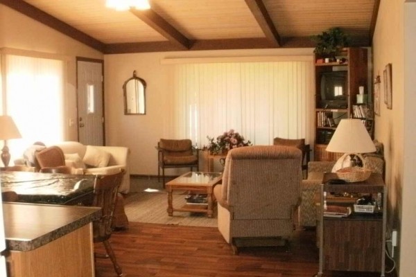 [Image: 4 BR, Pool and Deck, Fully Furnished on 1200 Acre Lk Beautiful]
