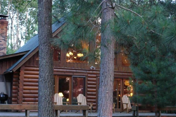 [Image: Comfortable Log Home on Crystal Clear Lake Little Bear]