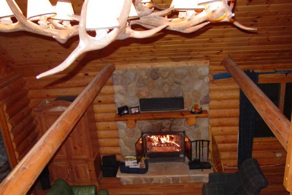 [Image: Comfortable Log Home on Crystal Clear Lake Little Bear]