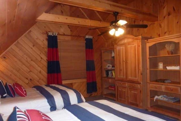 [Image: Comfortable Log Home on Crystal Clear Lake Little Bear]