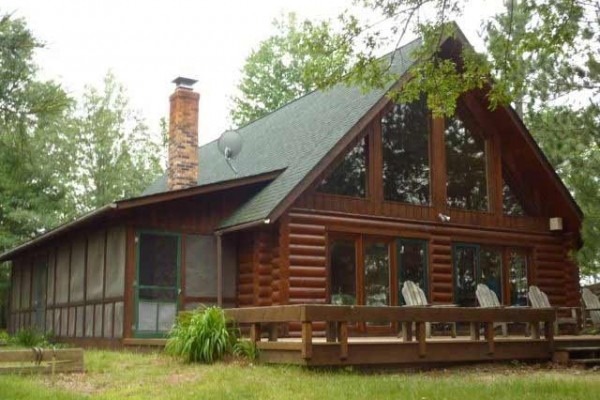 [Image: Comfortable Log Home on Crystal Clear Lake Little Bear]