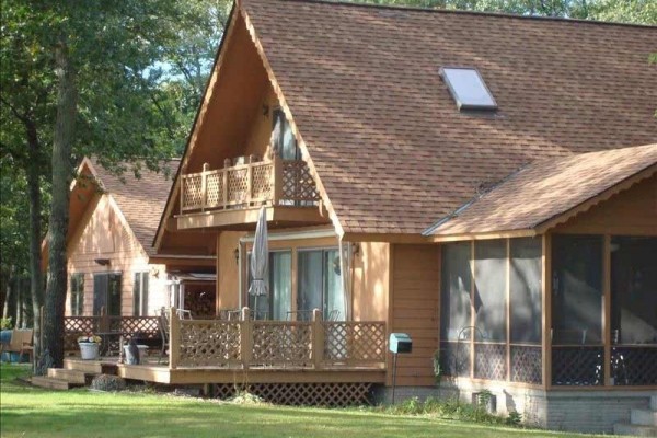 [Image: Gorgeous Swim Beach, Fishing 5 BR Cabin Available All Year!]