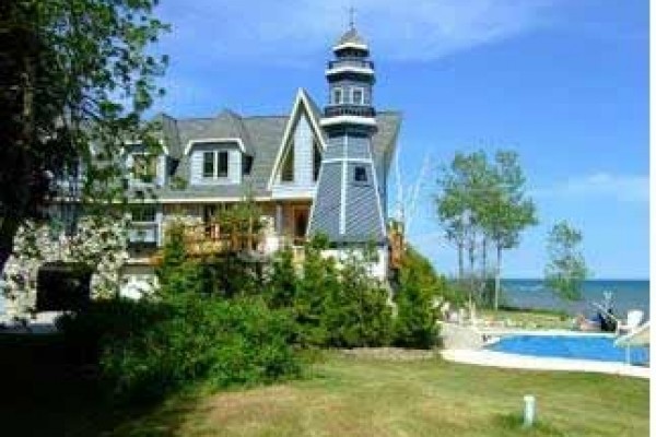 [Image: Captains Cove - Spectacular Lakefront Home W/Pool - Sleeps 15]