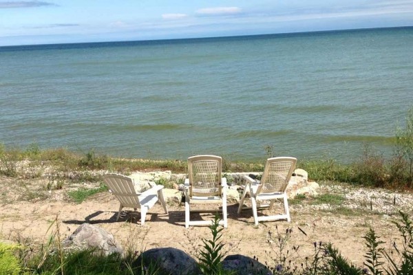 [Image: Captains Cove - Spectacular Lakefront Home W/Pool - Sleeps 15]