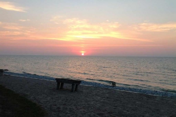 [Image: Homey Lakefront Condo in Serene Algoma, Wi, a Stone's Throw from Door County]