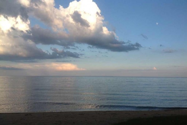 [Image: Homey Lakefront Condo in Serene Algoma, Wi, a Stone's Throw from Door County]