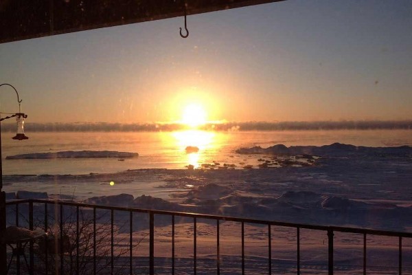 [Image: Homey Lakefront Condo in Serene Algoma, Wi, a Stone's Throw from Door County]