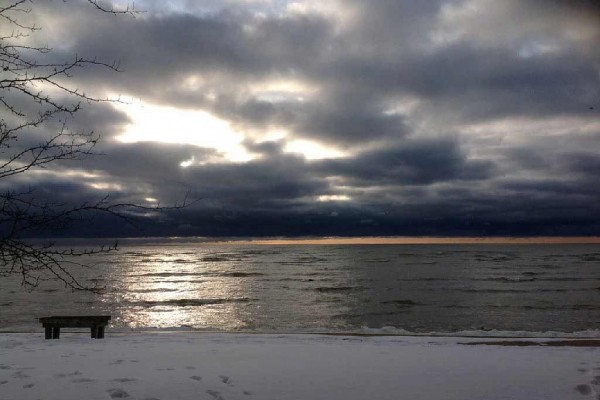 [Image: Homey Lakefront Condo in Serene Algoma, Wi, a Stone's Throw from Door County]