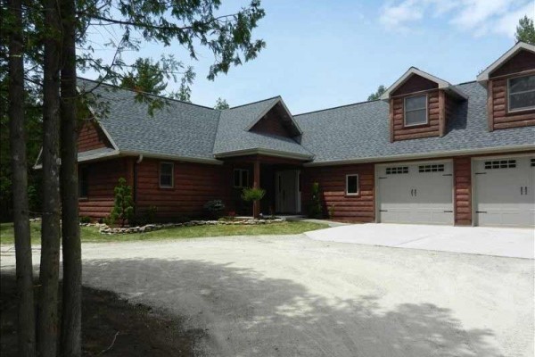 [Image: Exclusive Log Home on Maxwelton Braes Golf Course]