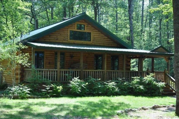 [Image: Fabulous Northwoods Cabin with Amenities &amp; Guesthouse!]