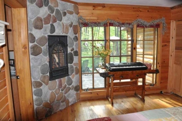 [Image: Fabulous Northwoods Cabin with Amenities &amp; Guesthouse!]