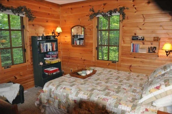 [Image: Fabulous Northwoods Cabin with Amenities &amp; Guesthouse!]