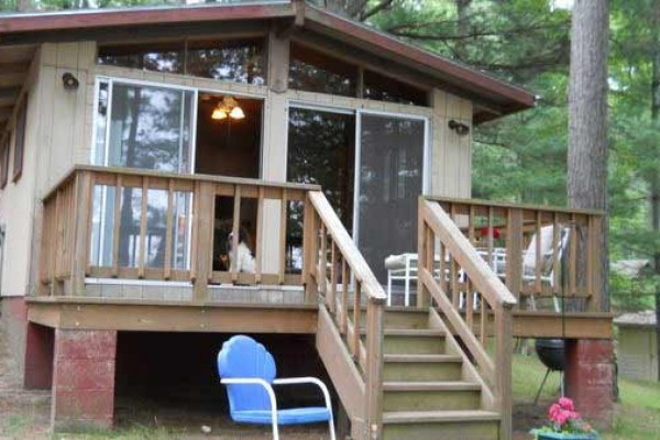 [Image: Casita - Fisherman and Family-Friendly Cabin on the Shore of North Trout Lake.]