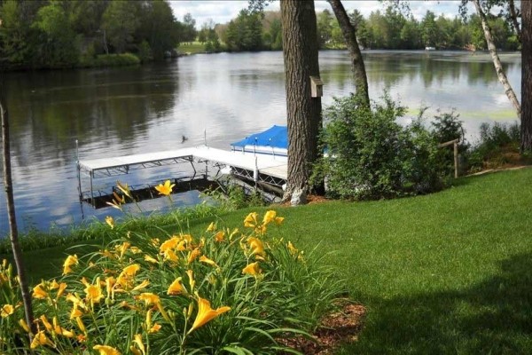 [Image: "High End" Waterfront Log Home - Raccoon Lodge - Crivitz, Wi]