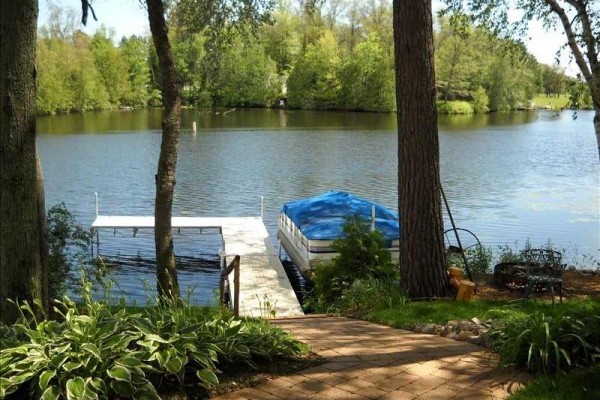 [Image: "High End" Waterfront Log Home - Raccoon Lodge - Crivitz, Wi]