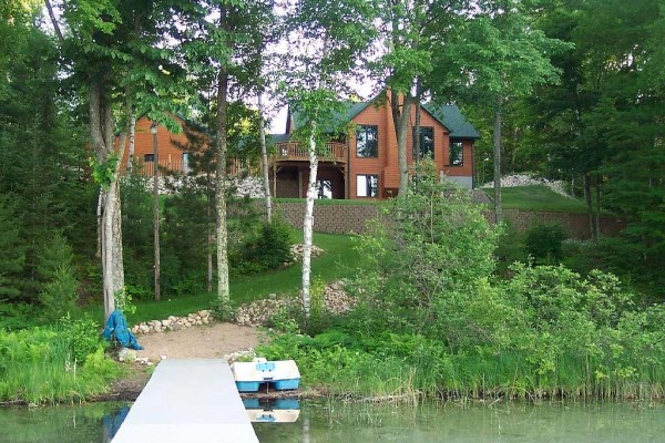 [Image: Secluded, Scenic Gem on Private Lake!]