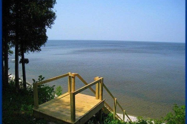 [Image: La Bella Casa Di Mattoni, 3 Bedroom Cottage on the Bay in Southern Door County]