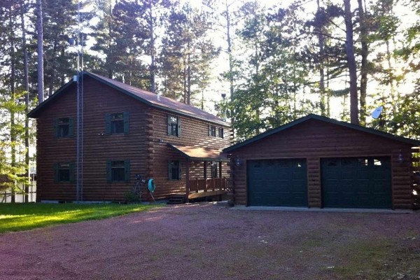 [Image: Lakefront Home on Chain of Lakes (Catfish Lake) 7 Bedrooms]