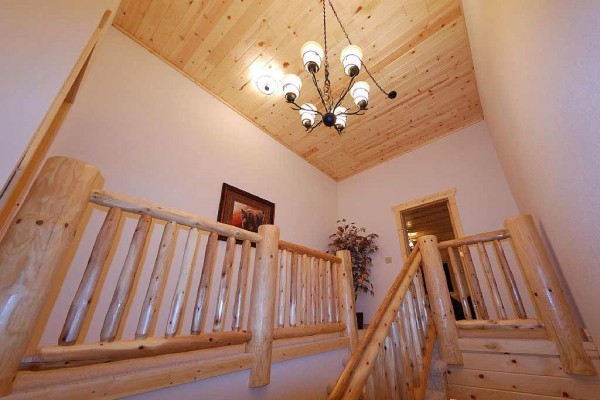 [Image: The Voyageur Crossings 8+ Bedroom Private Vacation Rental Town Home]