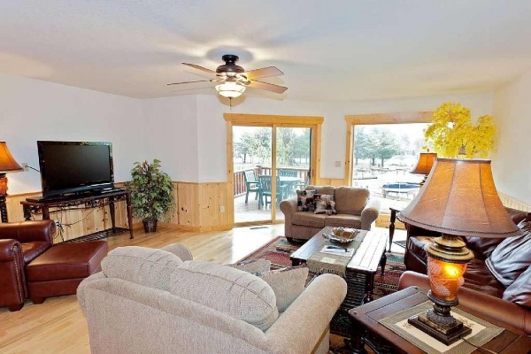 [Image: The Voyageur Crossings 6+ Bedroom Private Vacation Rental Townhome]