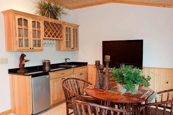 [Image: The Voyageur Crossings 2 Bedroom Private Vacation Rental Town Home]