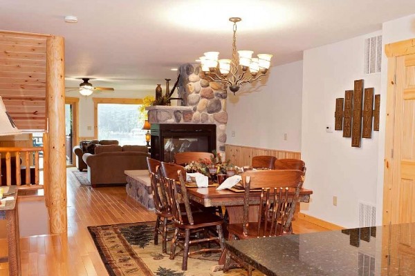 [Image: The Voyageur Crossings 2 Bedroom Private Vacation Rental Town Home]