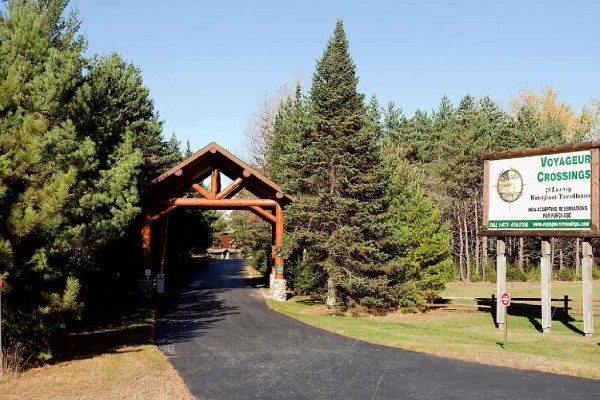 [Image: The Voyageur Crossings 3+ Bedroom Private Vacation Rental Town Home]