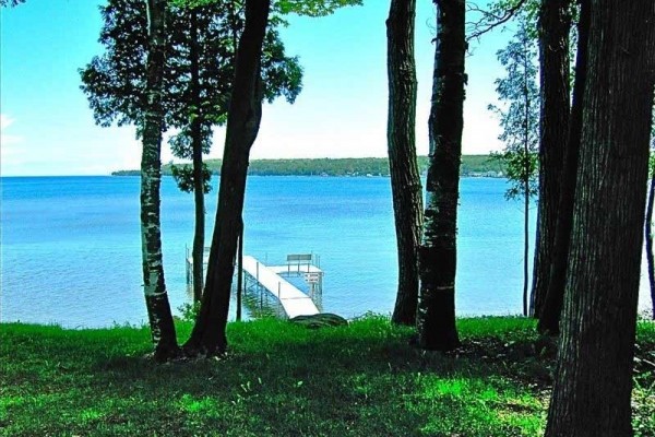[Image: Lake Front Cottage at Parksedgecottages.Com]