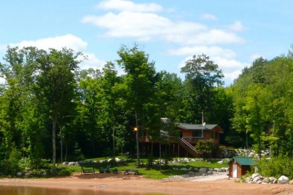 [Image: Lodge with Private 420 Acre Forest Preserve, 6 Miles of Trails]