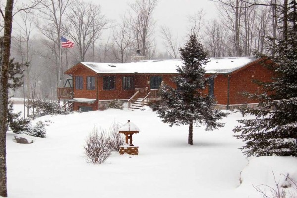 [Image: Lodge with Private 420 Acre Forest Preserve, 6 Miles of Trails]