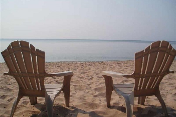 [Image: Beachfront Cottage, Fall Special: 3 Nights/4th Free]