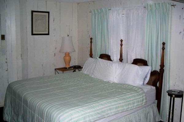 [Image: Comfortable Bungalow 50 Feet from Gulf Beach]