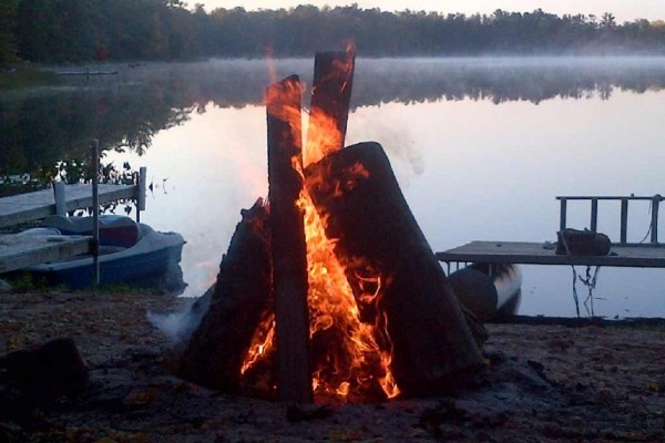 [Image: Peaceful, Pristine Lakefront Log Cabin!]