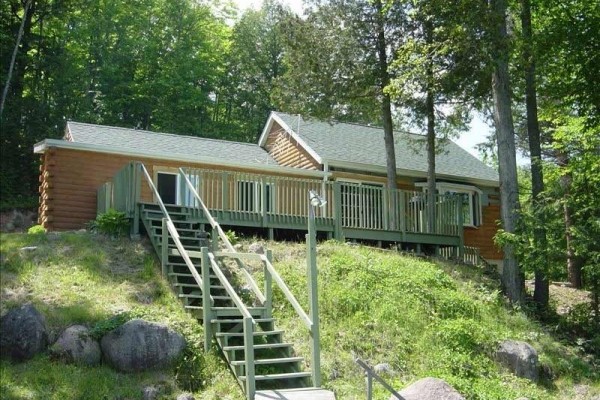 [Image: Secluded Lakefront Cabin in Lakewood, Wisconsin]