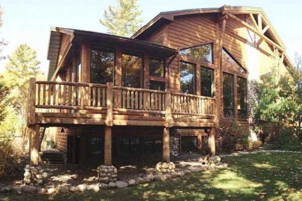 [Image: Stunning Log Lodges Located Half Hour North of Minocqua]