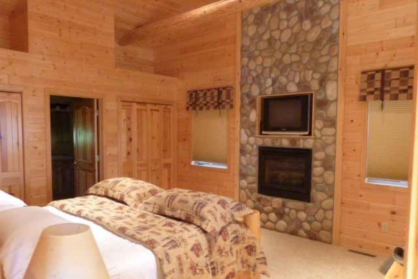 [Image: Stunning Log Lodges Located Half Hour North of Minocqua]