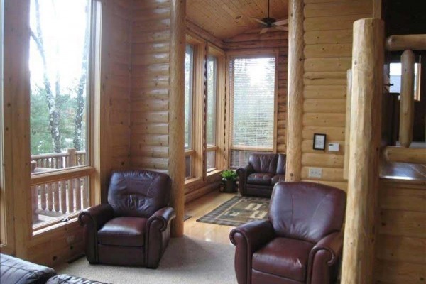[Image: Spectacular Log Lodge]