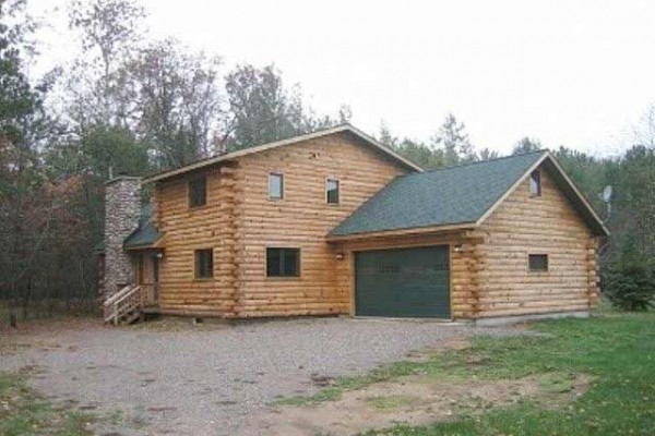 [Image: Spectacular Custom Log Home on Manitowish Chain of Lakes]