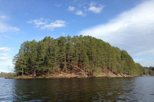 [Image: Private Executive Lake Home on Peninsula with 657 Ft Lake Frontage]