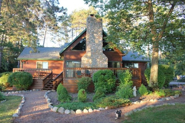 [Image: Northwoods Retreat - Main Cabin]