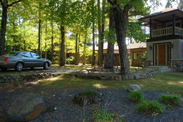 [Image: Iconic Rest Lake Executive Home Winter Wonderland]